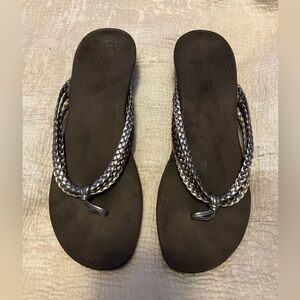 Brown Vionic Woven Sandals
